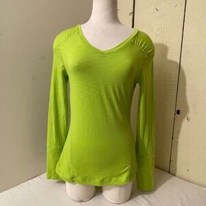 Title Nine Womens Size XS Matahari Lime Green Long Sleeve V Neck Active Shirt